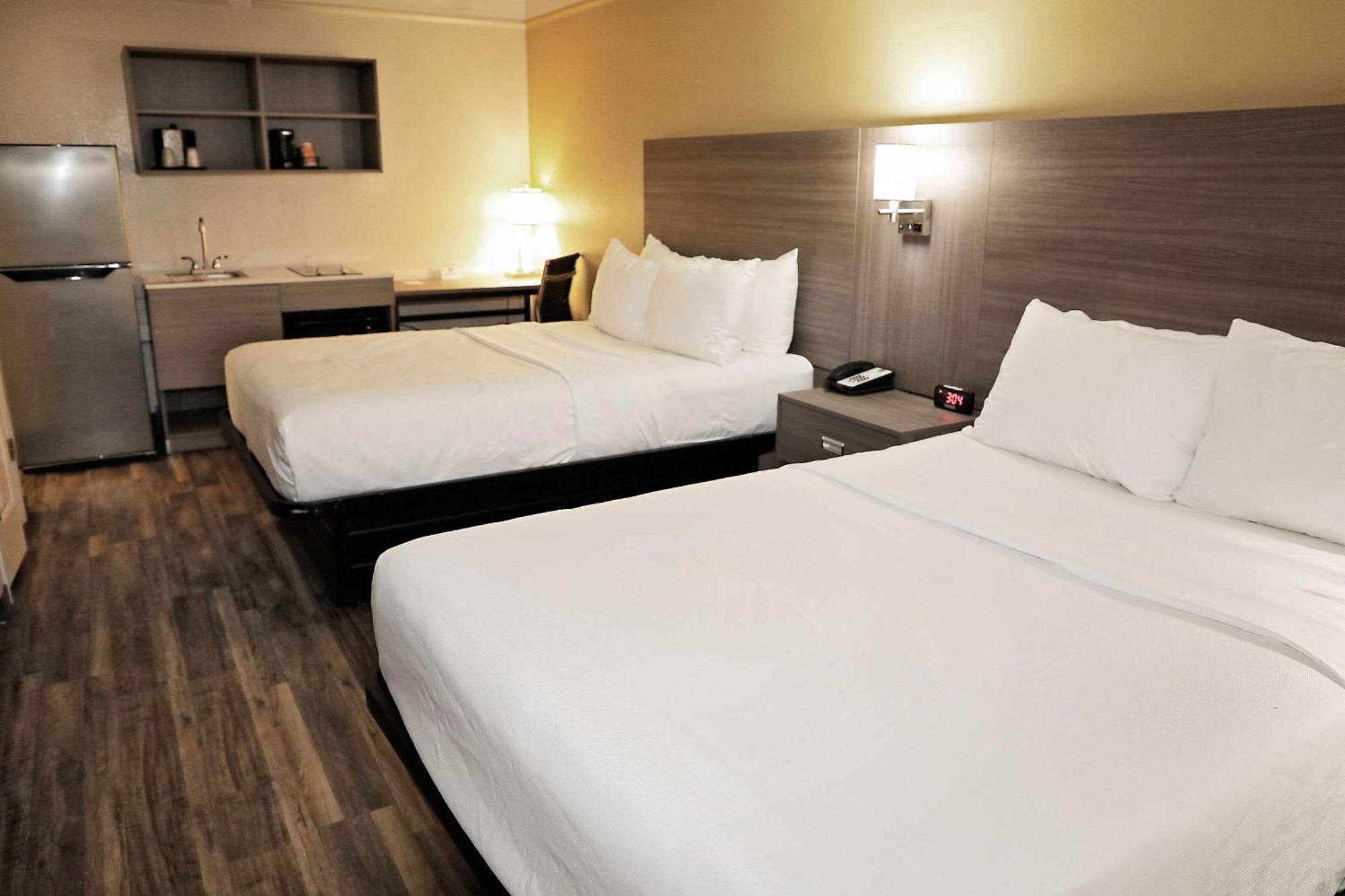 Quality Denver Hotel 2*